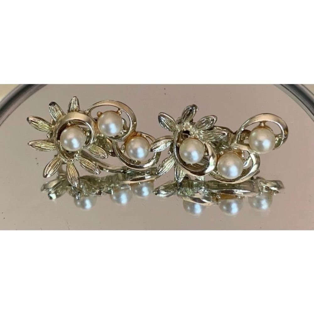 Vintage BSK gold & pearl clip on earrings